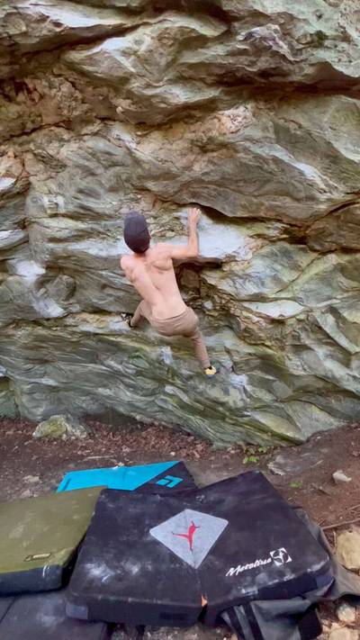 White Monster v8, Moore's Wall - Beta Video from climbs_in_socks