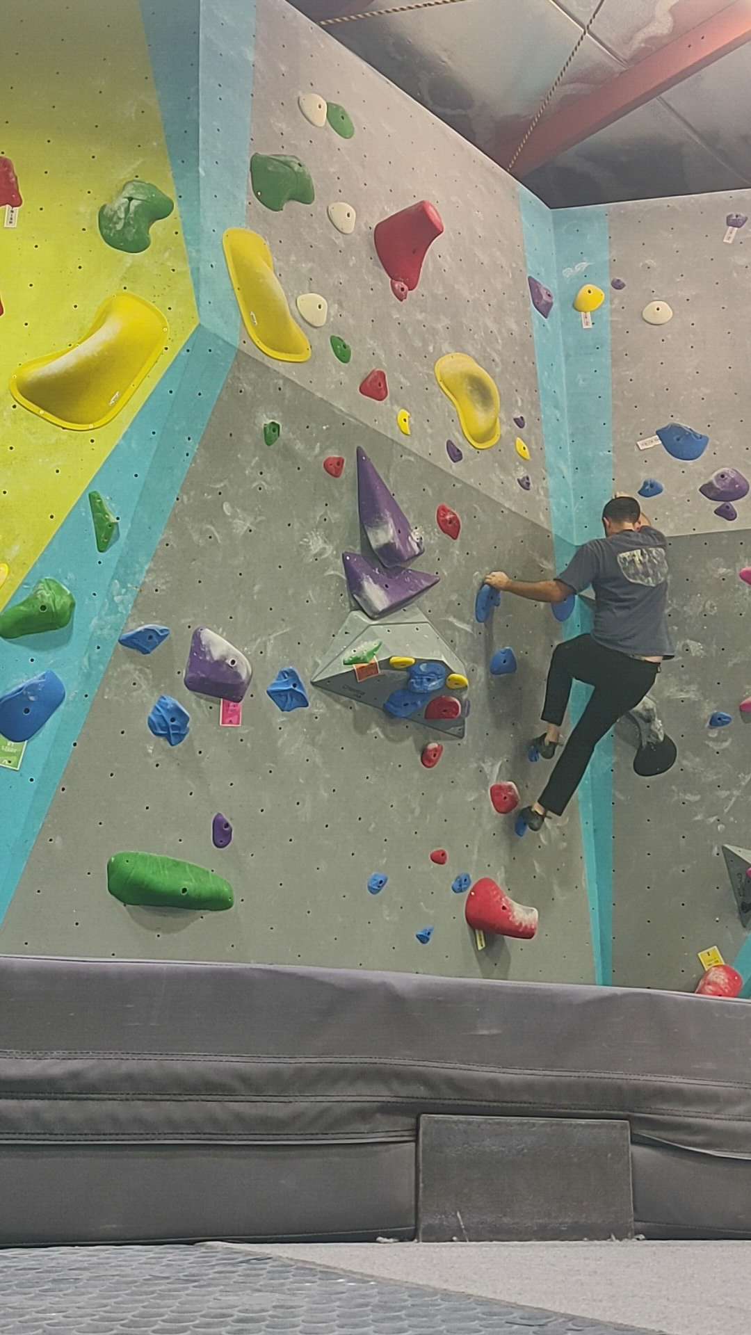 Green Circuit, Boulder ASCEND Youngstown Bouldering Watch Beta Videos