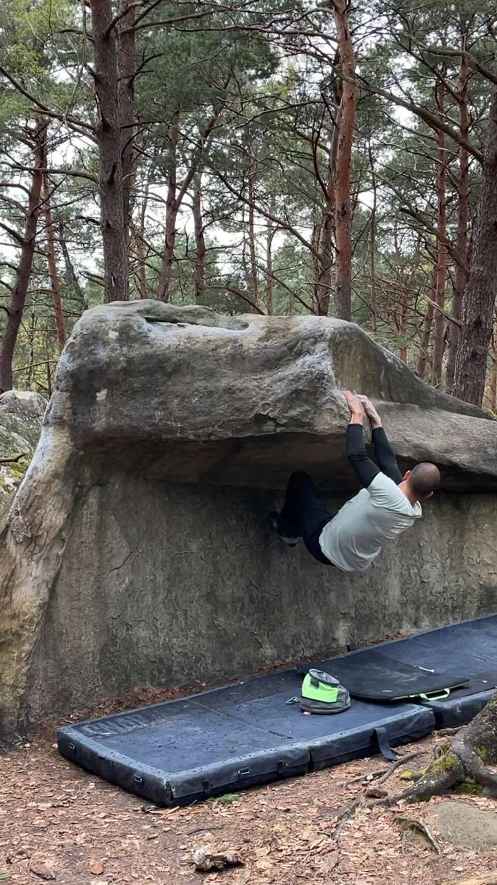 27 Blue v0, Fontainebleau - Beta Video from MarioTheClimber