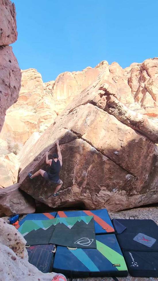 B Team Arete Sit Variation v5, Red Rock - Beta Video from TinyDynos