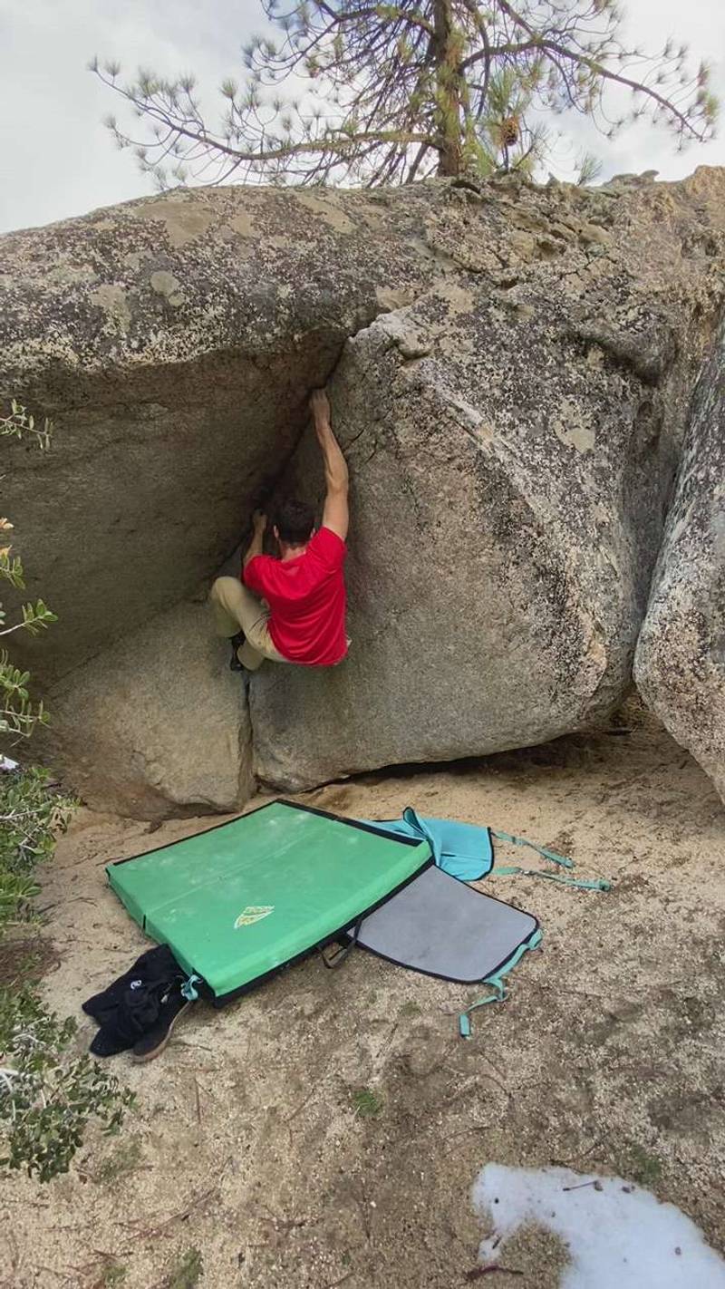Yabo Crack v3, Horse Flats - Beta Video from Bouldering_in_socks