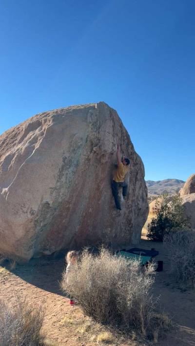 Fry Problem v3, Joshua Tree - Beta Video from Bouldering_in_socks