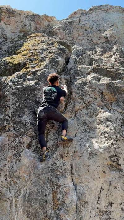Beginner's Crack v0, Berkeley - Beta Video from johnnyhaa