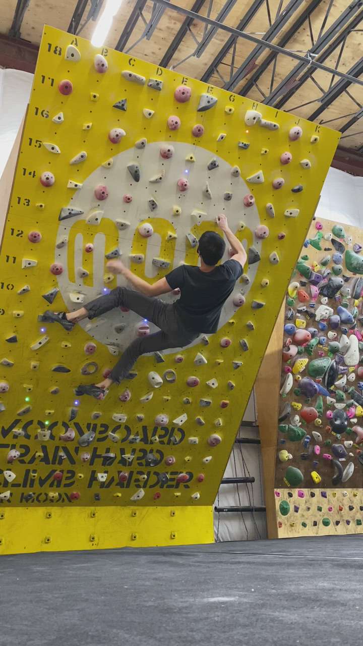 Genesis Chain v6 - Moonboard (2017) Bouldering - Watch Beta Videos