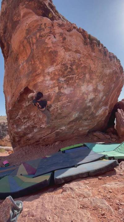 Monkey Bar Traverse v7, Red Rock - Beta Video from pinkpoint