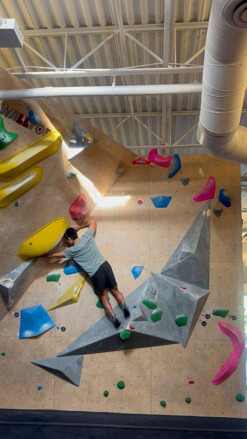 White v6, Hogtown Boulders - Beta Video from ledami
