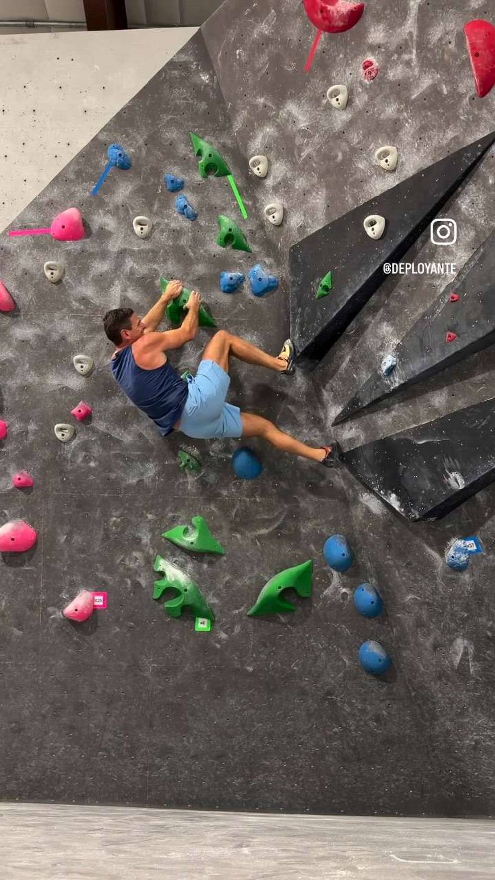 Green #6, Boulder, Black Rock Bouldering Gym - Beta Video from Deployante