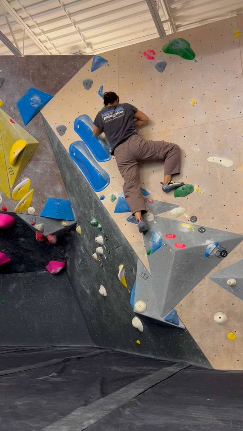 Green v4, Hogtown Boulders - Beta Video from yoonbear