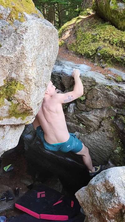 Depths Direct v4, Squamish - Beta Video from CarsonClimbs