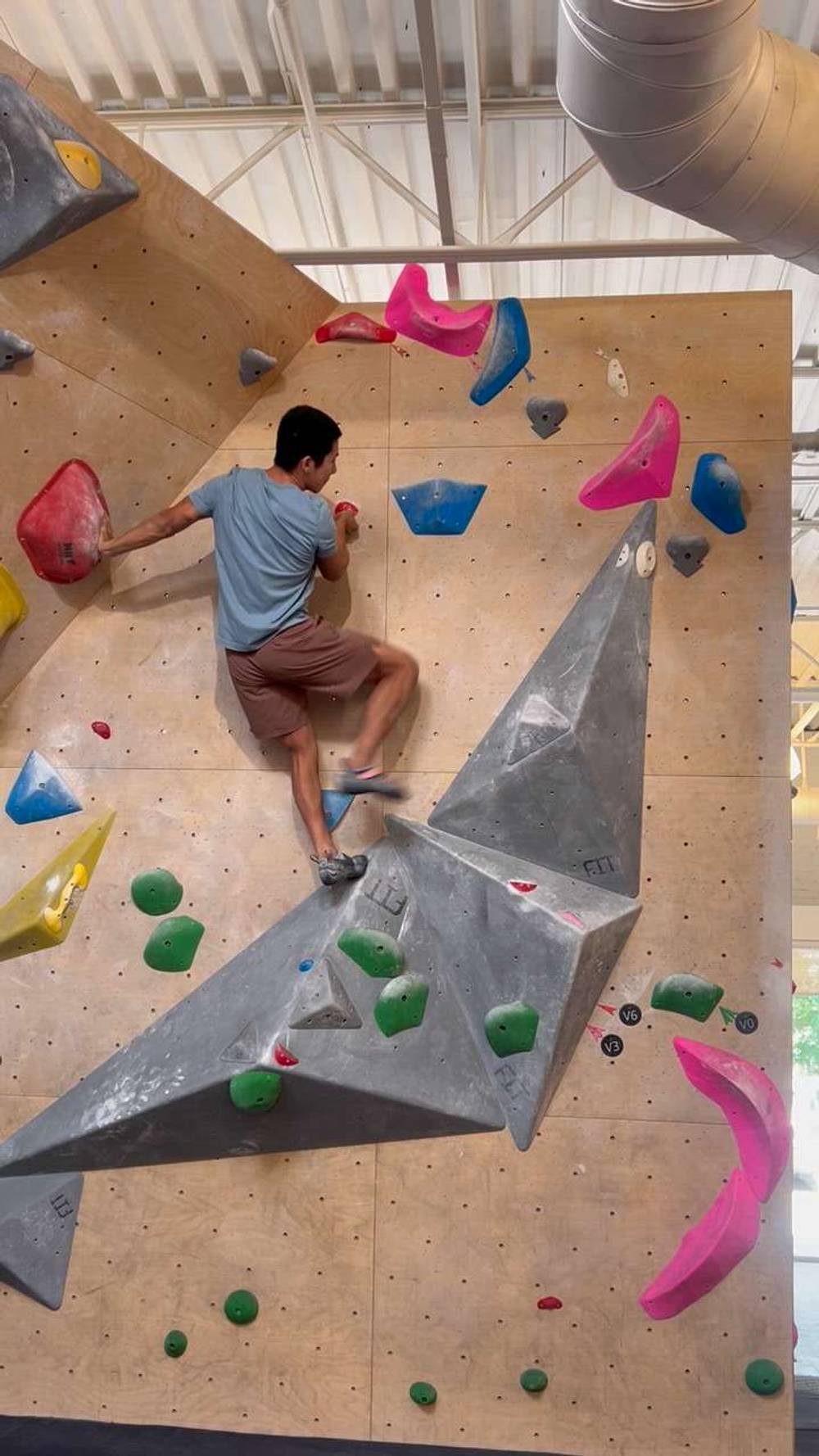 Red v6, Hogtown Boulders - Beta Video from ledami