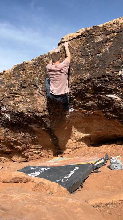 Shoulder Popper v7, Moe's Valley - Beta Video from travieggg
