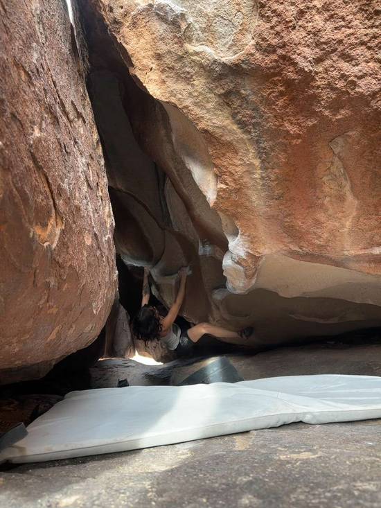 Beer Can Traverse v8, Hueco Tanks - Beta Video from clarky