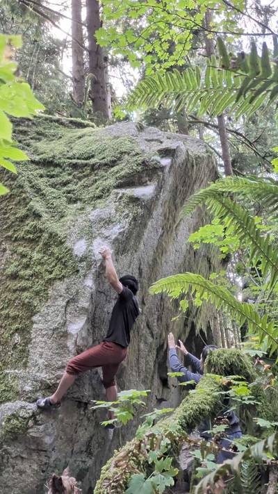 Sheriff's Badge Arête v9, Squamish - Beta Video from ravenwing1234