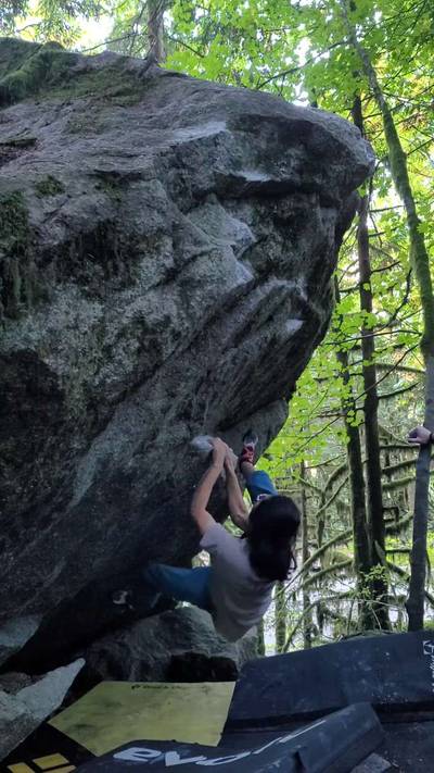 Tyler's Cave Low v4, Squamish - Beta Video from Liam.grip.holds
