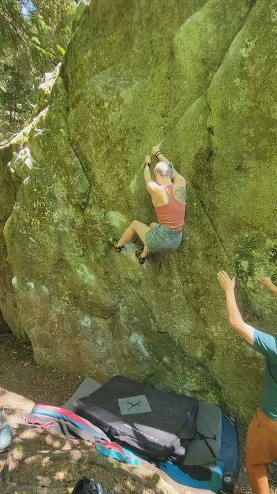 World's Best Boulder Problem v4, Squamish - Beta Video from climbthatdee