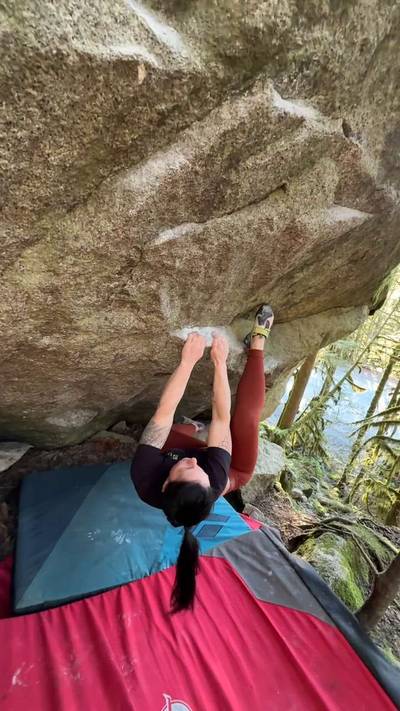 Tyler's Cave Low v4, Squamish - Beta Video from mountainmarie