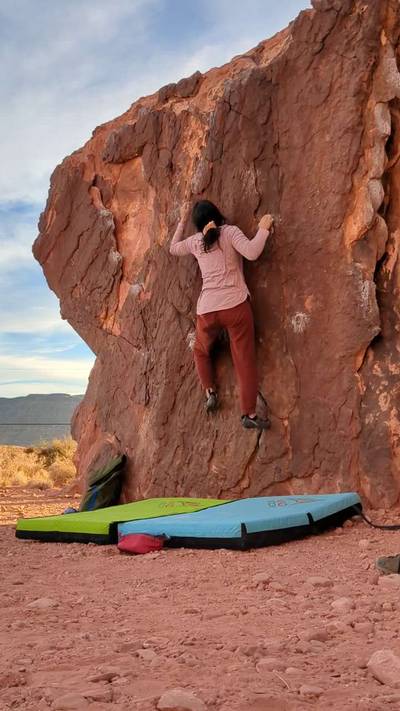 Pearl - Northeast Face Center v2, Red Rock - Beta Video from bouldering_dumpling
