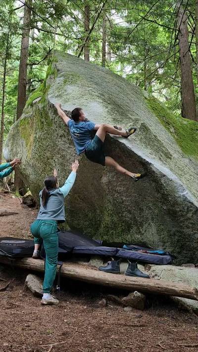 Baba Hari Dass v7, Squamish - Beta Video from CarsonClimbs