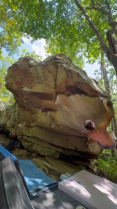 Scarecrow v6, Hospital Boulders - Beta Video from jordiclimbs