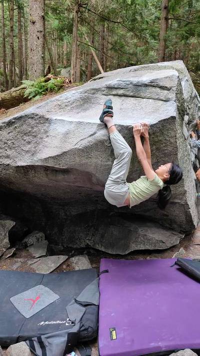 Shade Mantel v3, Squamish - Beta Video from ella_climber