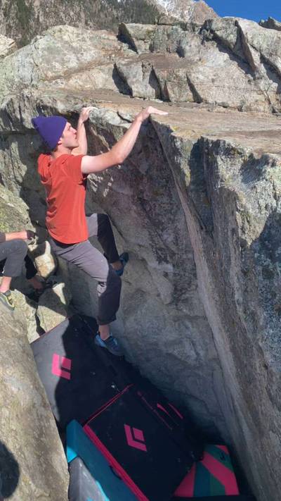 Stephan's Dihedral v7, Little Cottonwood Canyon - Beta Video from thoque