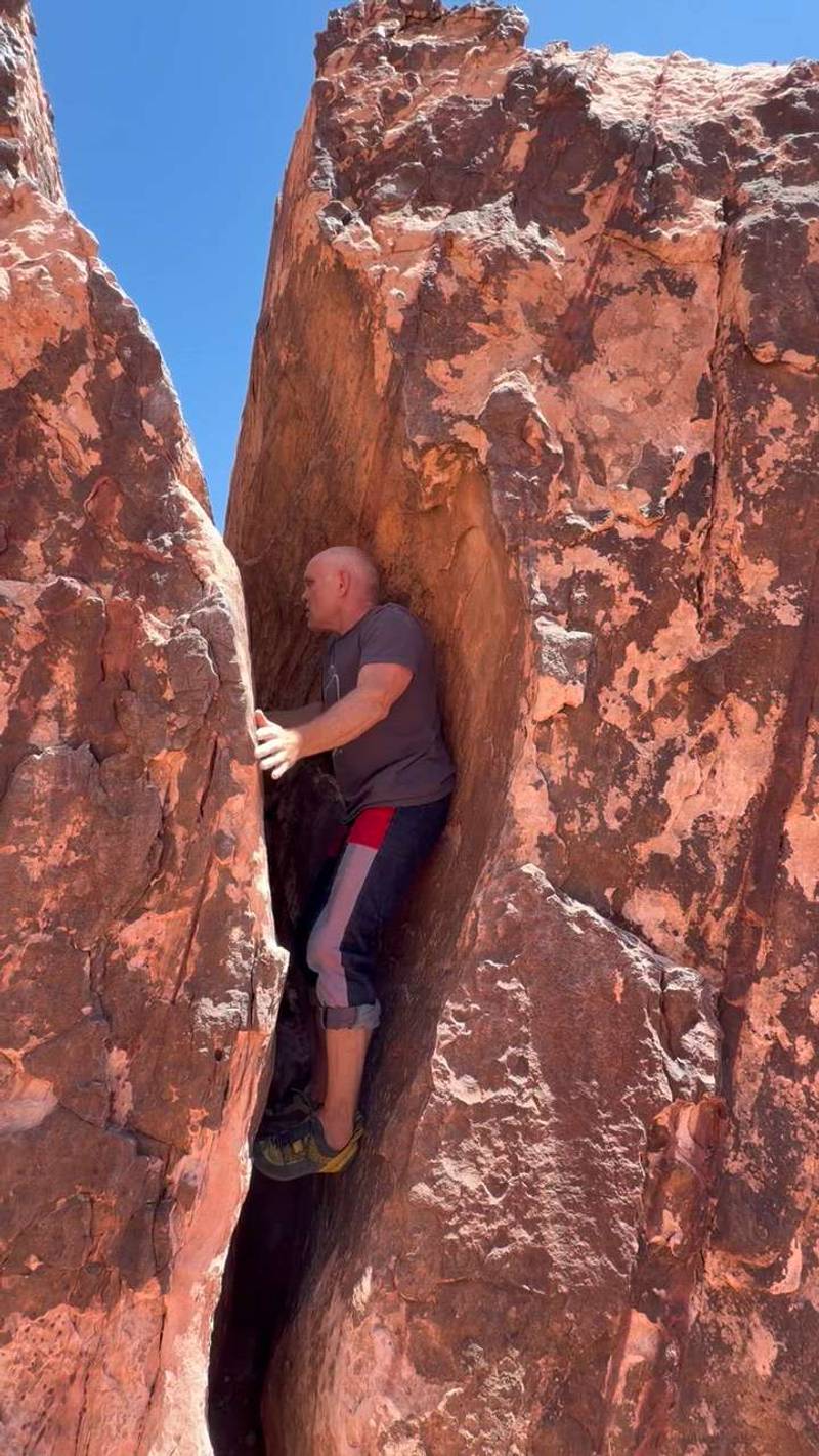 Warm Up Chimney v0, Red Rock - Beta Video from Kelly.gage