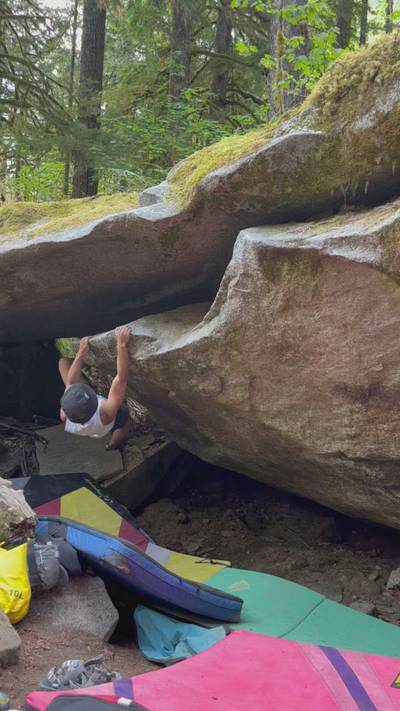 Yin Yang v7, Index - Beta Video from cc.climbs.rocks