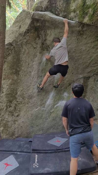 Tyler's Dihedral v3, Squamish - Beta Video from CarsonClimbs