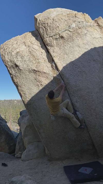 Thin Crack v0, Horse Flats - Beta Video from Bouldering_in_socks