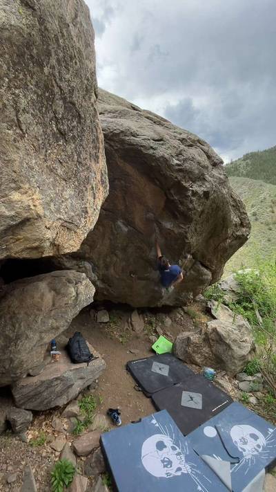 Mavericks v5, Clear Creek Canyon - Beta Video from cmclimbs