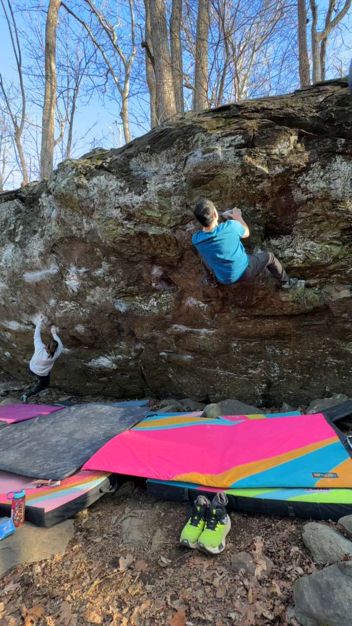 Barrel Roll v3 - Blue Ridge Parkway Bouldering - Watch Beta Videos