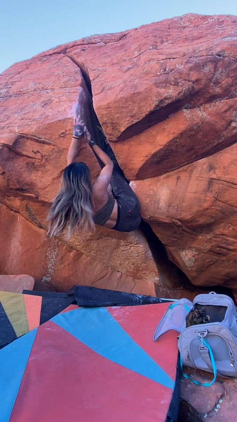Desert-erada v2, Red Rock - Beta Video from theclimbingjuju