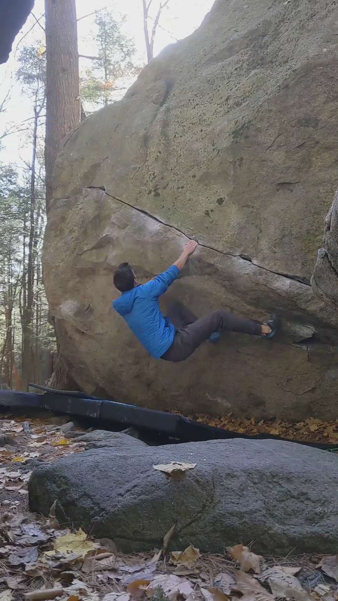 Hobbits Droping Rocks Hobbit Hole v3 - Boulder Natural, Pawtuckaway Bouldering - Watch Beta ...