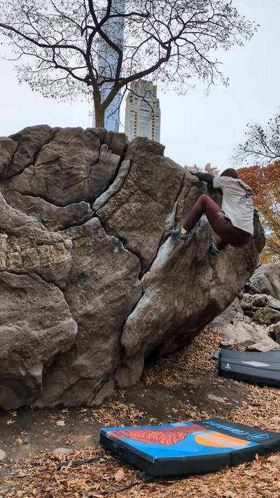 Little Overhang v0, New York City - Beta Video from capt.adventurepants