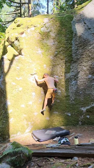 Amphitheatre Left v1, Squamish - Beta Video from CarsonClimbs