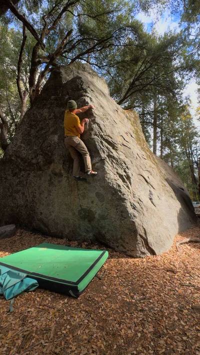 Ahwahnee Face v2, Yosemite Valley - Beta Video from Bouldering_in_socks