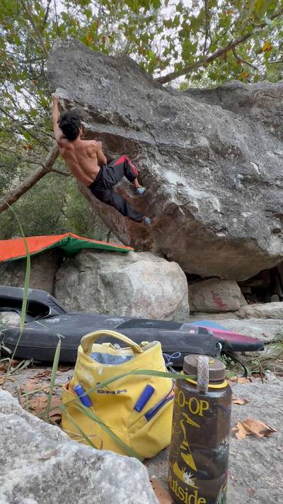 Southeast Arete (AKA WP Arete) v8, Barton Creek Greenbelt - Beta Video from narodoit