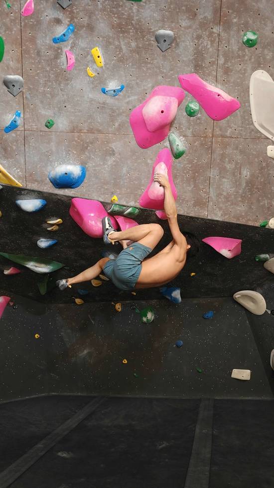 Pink v9, Hogtown Boulders - Beta Video from Yitao