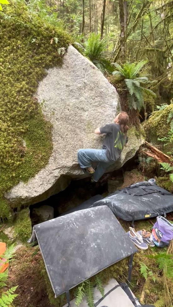 Jaces Le Cave v7, Squamish - Beta Video from Yalowega