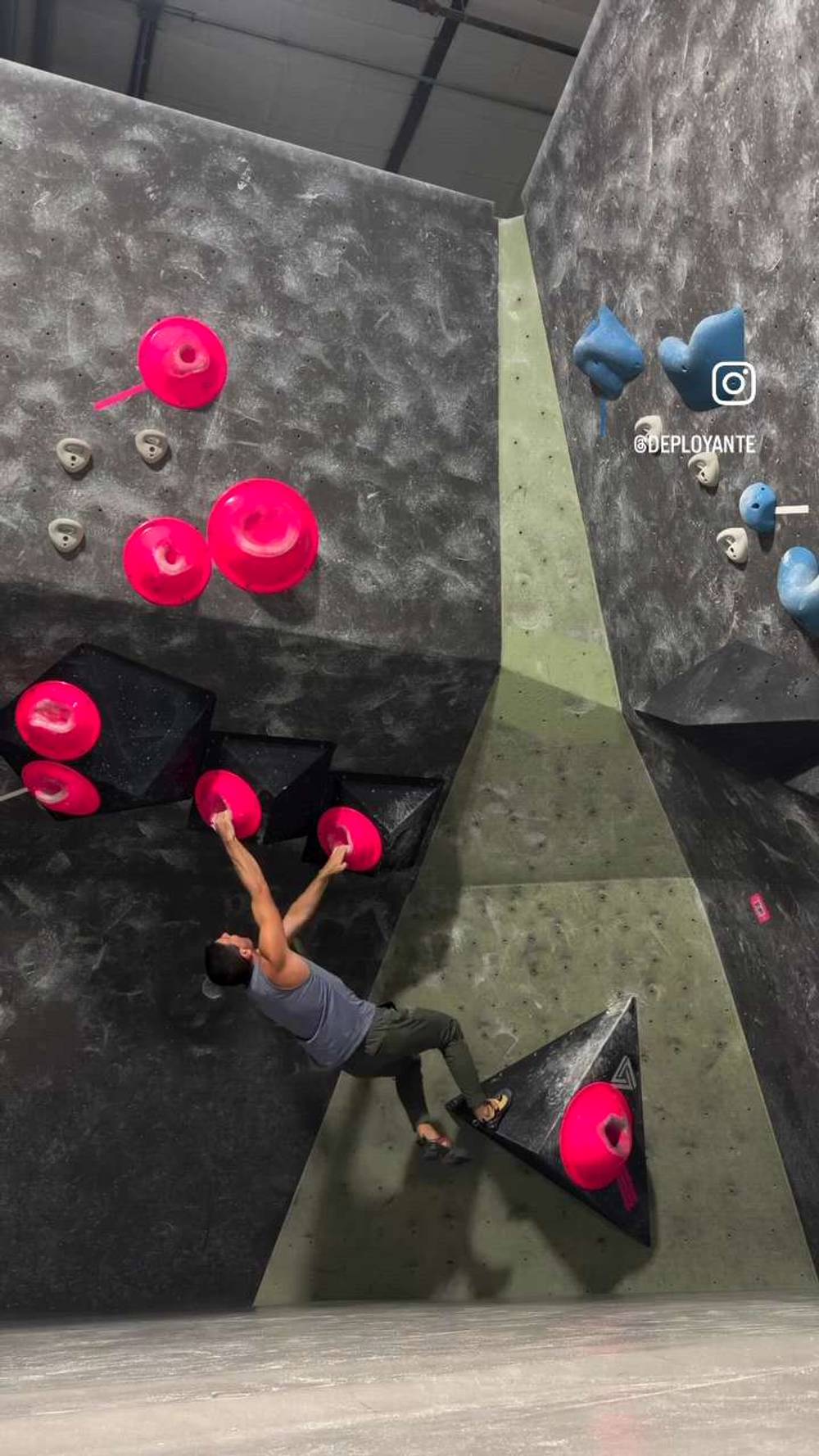 Pink Boulder, Black Rock Bouldering Gym - Beta Video from Deployante