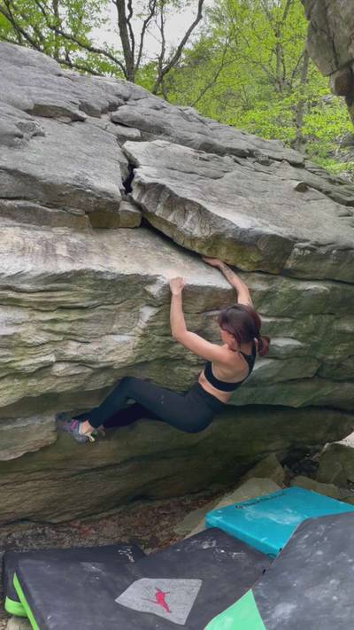 Loarx Rocks The Lorax v4 - Trapps, Gunks Bouldering - Watch Beta Videos