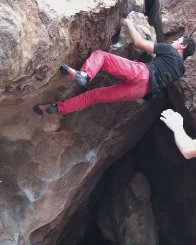 Mousie Adame v7, Hueco Tanks - Beta Video from dmkrocks