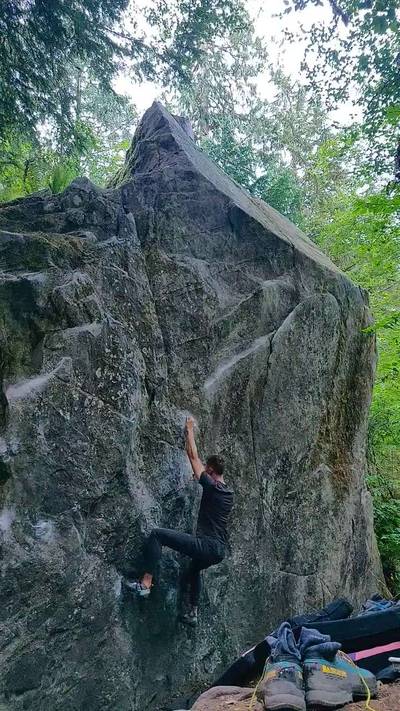 World's Best Boulder Problem v4, Squamish - Beta Video from AlexCouret
