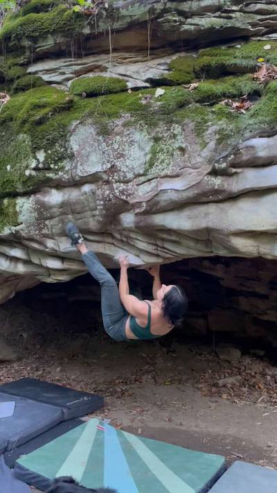 Bat Cave Traverse v8, New River Gorge - Beta Video from MaryChristine
