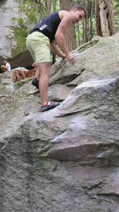 Dyke Surfer v0, Squamish - Beta Video from CarsonClimbs