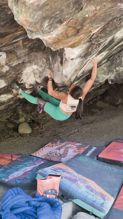 Schist Cave v10, Leavenworth - Beta Video from midoriontherocks
