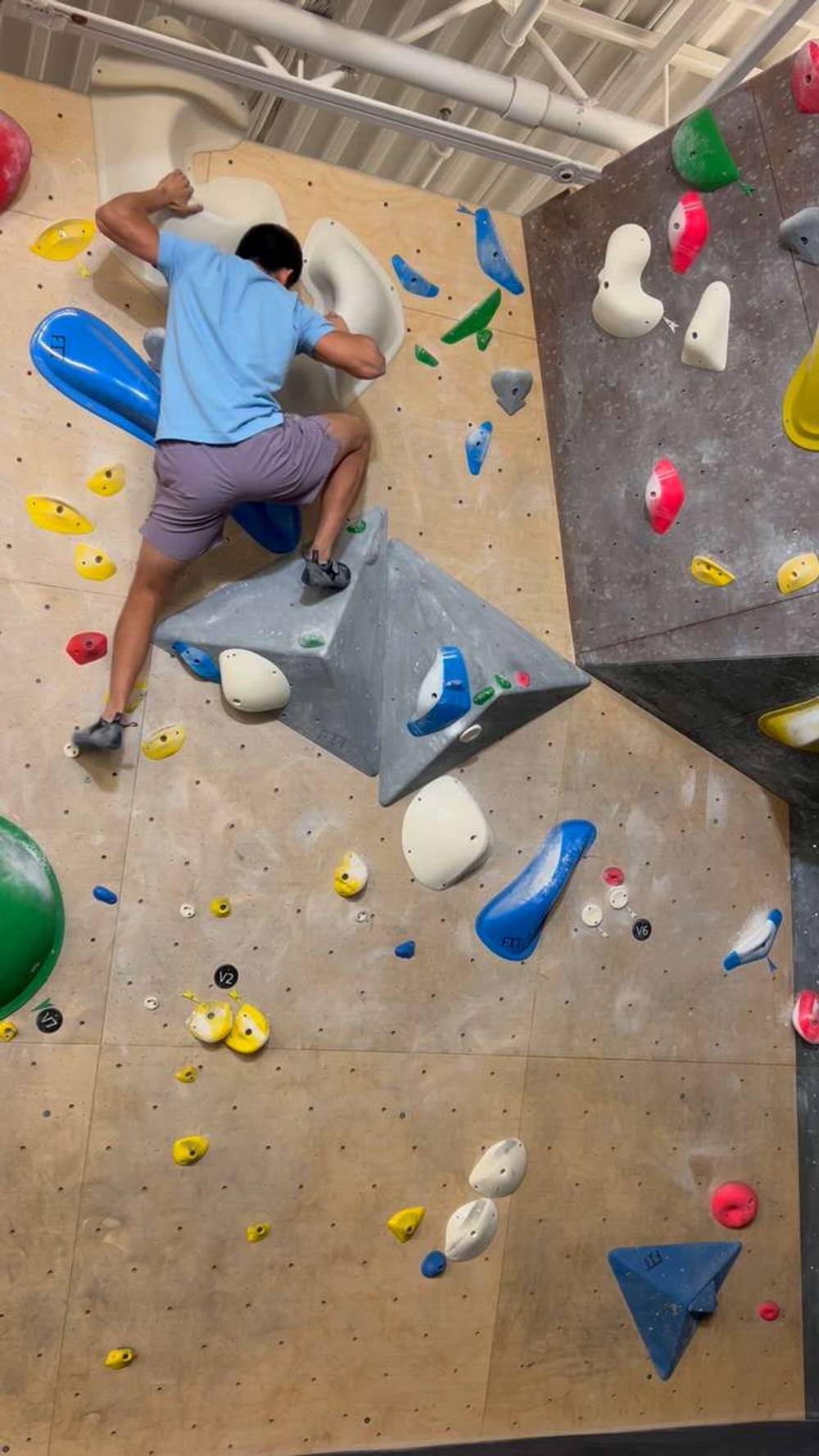 White v6, Hogtown Boulders - Beta Video from ledami