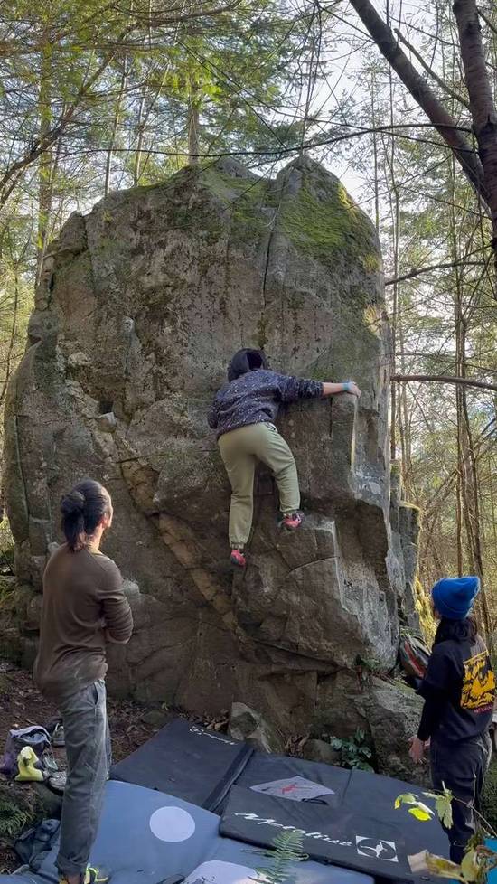Moonlight Mile v2, Gold Bar - Beta Video from connie.climbthenics