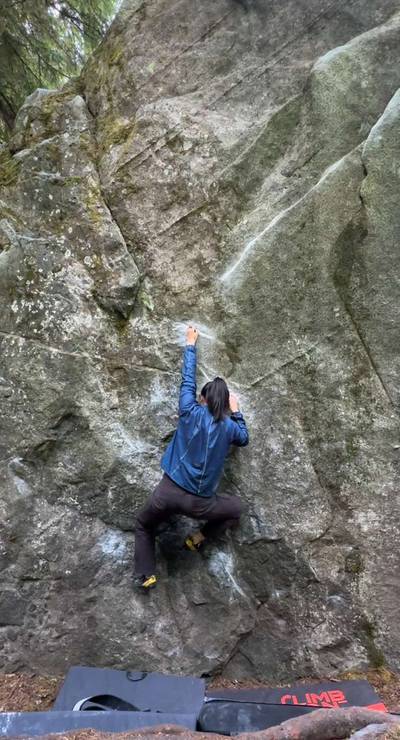 World's Best Boulder Problem v4, Squamish - Beta Video from yanhan