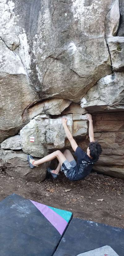 Arc Minute v4, Hospital Boulders - Beta Video from Mjclimber